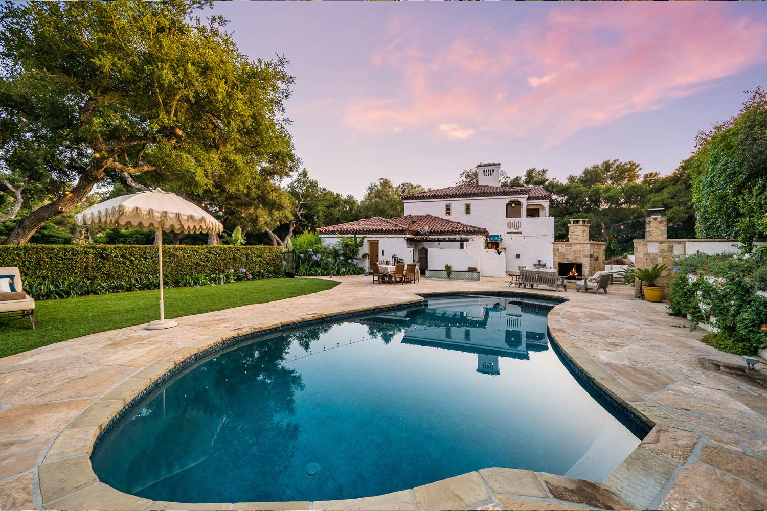 casa grande en puebla con alberca y jardín en puebla